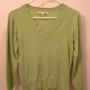 Green v-neck Banana Republic sweater size S